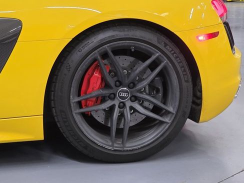 Used 2018 Audi R8 V10 plus image 9