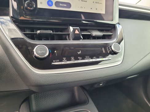 Used 2025 Toyota Corolla LE image 19