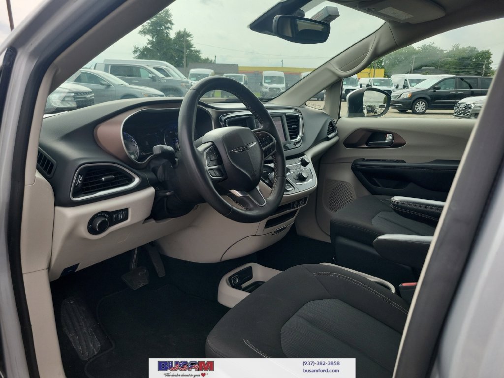 Used 2023 Chrysler Voyager LX FWD image 11