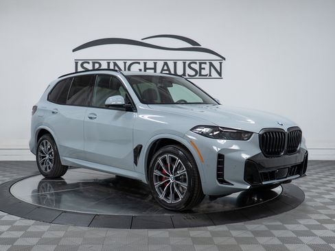 New 2026 BMW X5 xDrive40i w/ M Sport Package AWD/4WD image 3