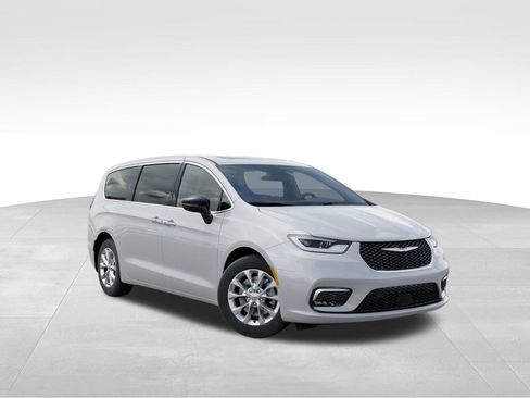 New 2026 Chrysler Pacifica Limited image 5