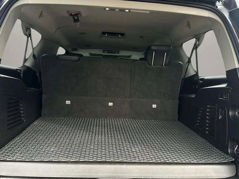 Used 2019 Cadillac Escalade ESV Premium Luxury image 60