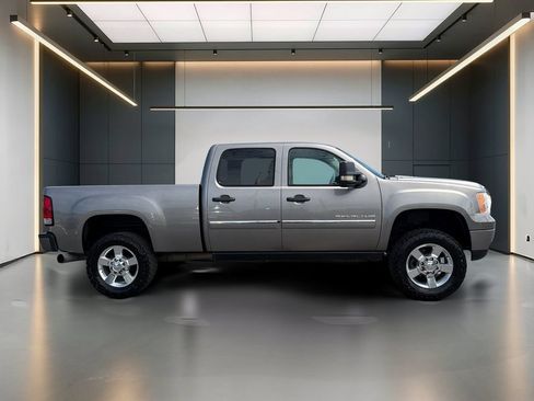 Used 2012 GMC Sierra 2500 Denali w/ Suspension Package, Off-Road AWD/4WD image 7
