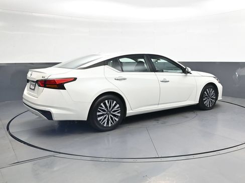 Used 2023 Nissan Altima 2.5 SV FWD image 5