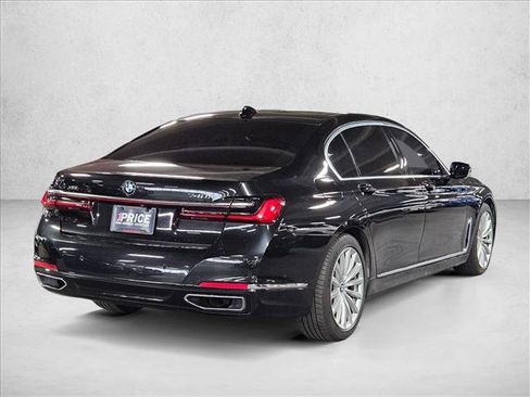 Used 2022 BMW 740i xDrive w/ Premium Package AWD/4WD image 5