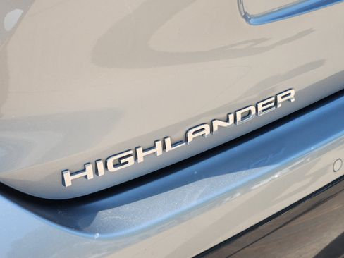 Used 2021 Toyota Highlander Limited FWD image 40