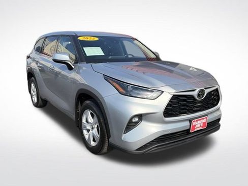 Used 2022 Toyota Highlander LE AWD/4WD image 1