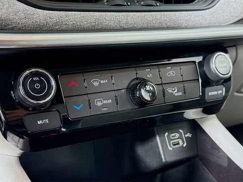 Used 2022 Jeep Compass Latitude image 15