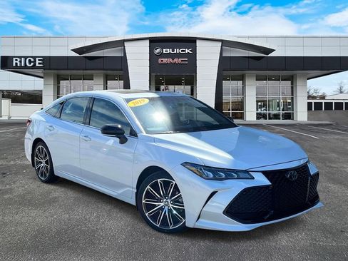 Used 2019 Toyota Avalon XSE w/ All Weather Liner Package FWD image 1