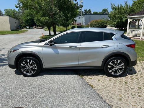 Used 2018 INFINITI QX30 Premium w/ Navigation Package AWD/4WD image 8