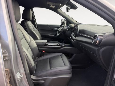 Used 2025 Chevrolet Equinox LT w/ Convenience Package II image 4