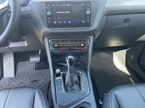 Certified 2023 Volkswagen Tiguan SE FWD image 11