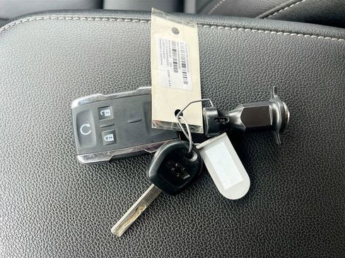 Used 2022 Chevrolet Colorado LT w/ Luxury Package AWD/4WD image 32