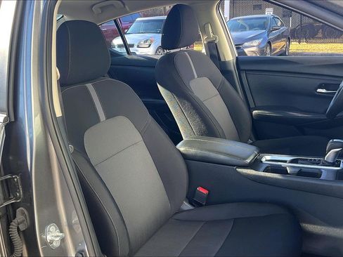 Used 2024 Nissan Sentra SV image 9