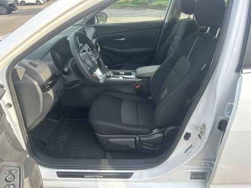 New 2025 Nissan Sentra SV image 9
