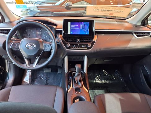 Certified 2025 Toyota Corolla Cross LE FWD image 13