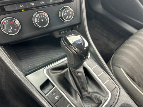 Used 2022 Volkswagen Jetta Sport image 15