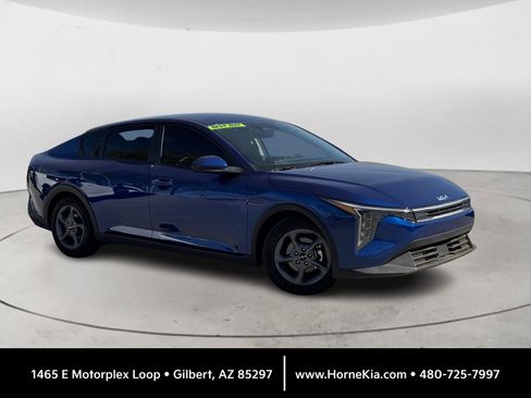 New 2025 Kia K4 LXS image 1