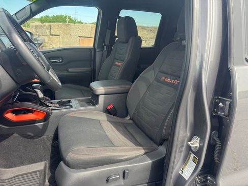 Used 2022 Nissan Frontier PRO-4X image 9