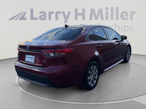 Used 2025 Toyota Corolla LE FWD image 5
