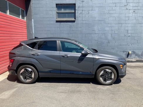 Used 2024 Hyundai Kona Limited FWD image 2
