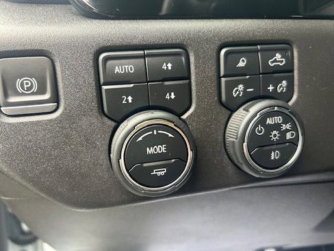 Used 2024 Chevrolet Silverado 1500 LT Trail Boss w/ LT Trail Boss Premium Package image 17