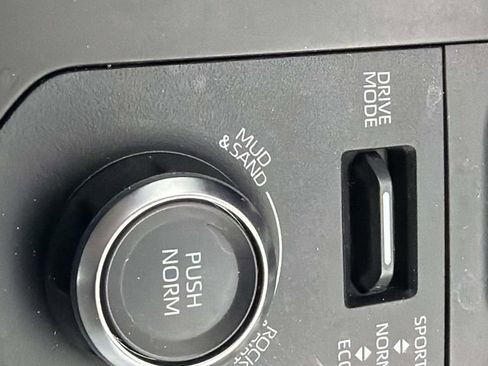 Used 2023 Toyota Highlander XSE image 19