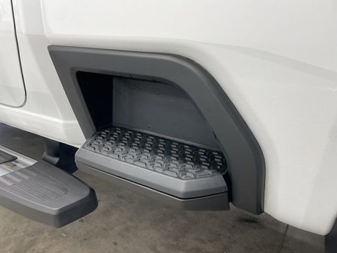 Used 2024 GMC Sierra 3500 Denali image 18