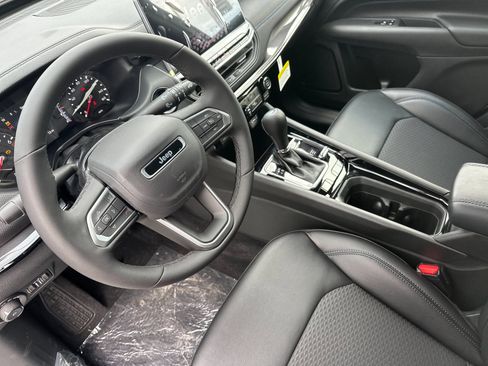 New 2026 Jeep Compass Latitude image 10