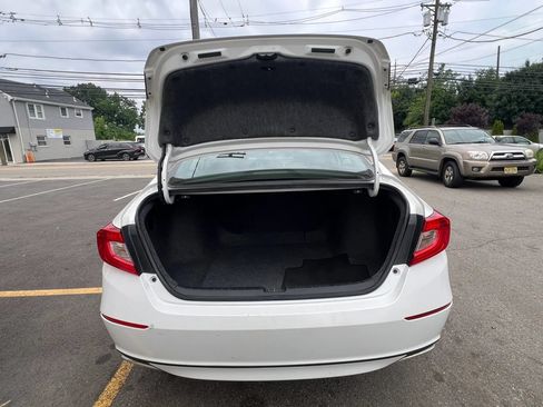 Used 2018 Honda Accord EX image 9