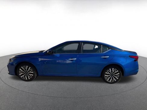 Used 2025 Nissan Altima 2.5 SV image 9