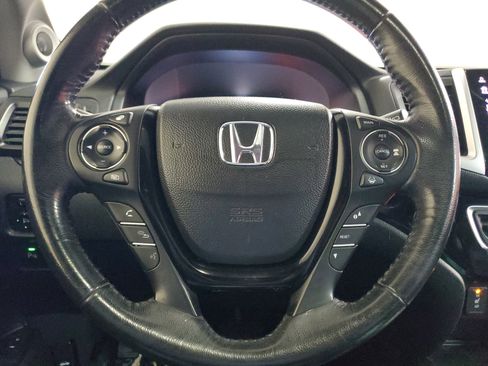 Used 2018 Honda Pilot Touring image 21