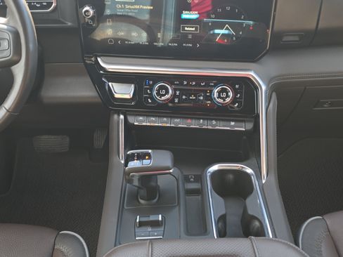 Used 2022 GMC Sierra 1500 Denali w/ Technology Package AWD/4WD image 15