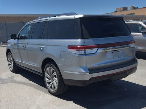Used 2022 Lincoln Navigator Reserve AWD/4WD image 5