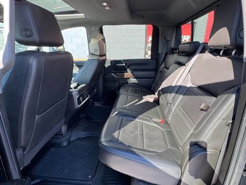 Used 2021 GMC Sierra 3500 Denali w/ Denali Black Diamond Edition image 6