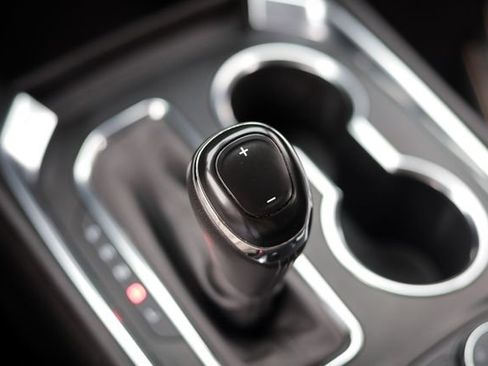 Used 2020 Chevrolet Traverse RS FWD image 59