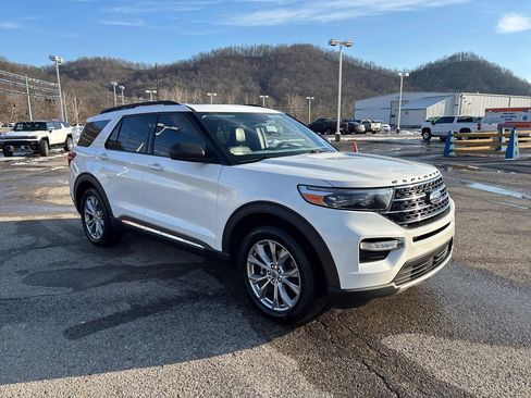 Used 2021 Ford Explorer XLT w/ Equipment Group 202A image 7