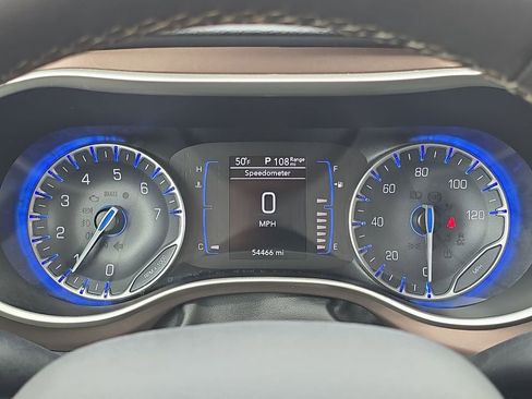 Used 2023 Chrysler Voyager LX image 12