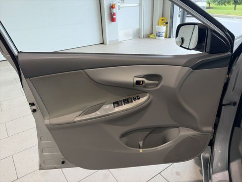 Used 2010 Toyota Corolla LE FWD image 13