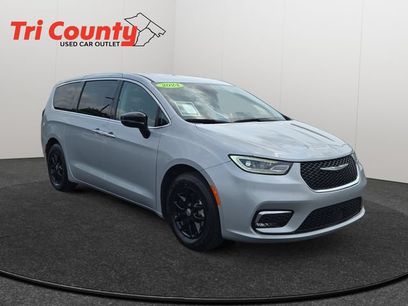 Used 2024 Chrysler Pacifica Touring-L