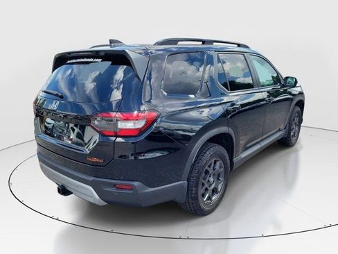 Certified 2025 Honda Pilot TrailSport image 35