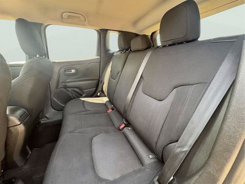 Used 2023 Jeep Renegade Latitude AWD/4WD image 14