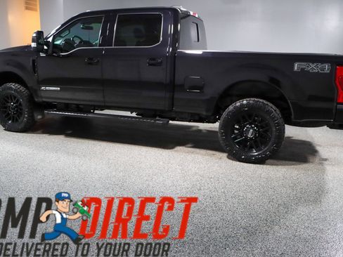 Used 2022 Ford F250 Lariat w/ Black Appearance Package image 11