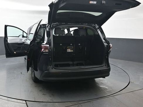 Certified 2025 Toyota Sienna XLE image 58