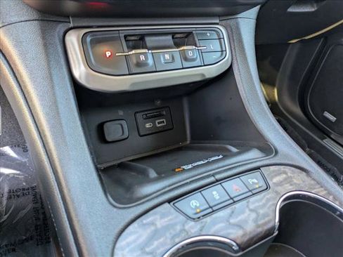 Used 2021 GMC Acadia Denali w/ Denali Technology Package image 12