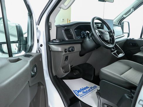 Used 2025 Ford Transit 350 XLT RWD image 3
