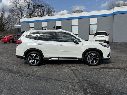 Used 2024 Subaru Forester Touring w/ Convenience Package image 2