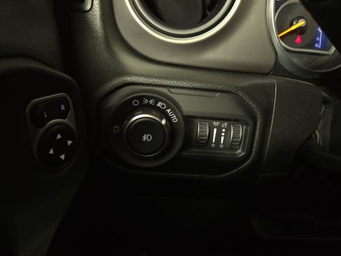 Used 2018 Jeep Wrangler Unlimited Sport S AWD/4WD image 25