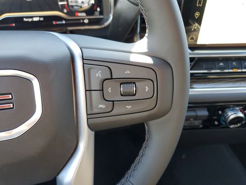 New 2025 GMC Sierra 1500 Elevation image 24