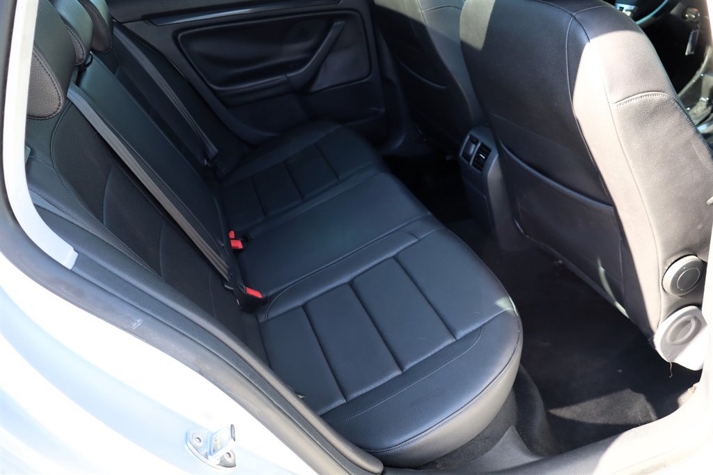 Used 2010 Volkswagen Jetta TDI FWD image 20